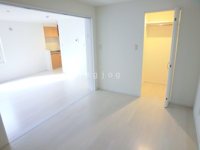 その他部屋・スペース　洋室は６帖と広めの作りです。