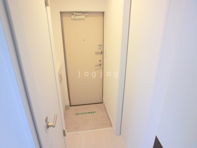 玄関　玄関左手には下駄箱を完備しています。