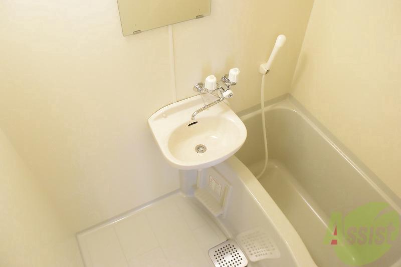 バス・シャワールーム　十分な広さです！！