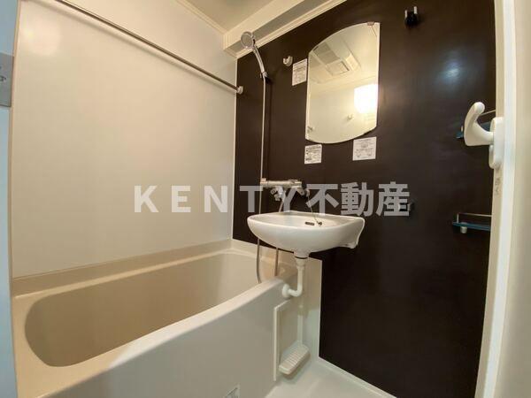 バス・シャワールーム　コンパクトで使いやすいお風呂です