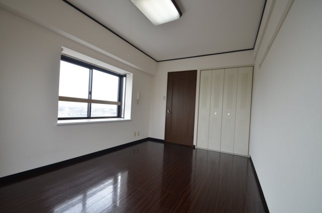 居室・リビング　７．５帖の洋室