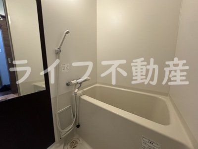 バス・シャワールーム　落ち着いた空間のお風呂です