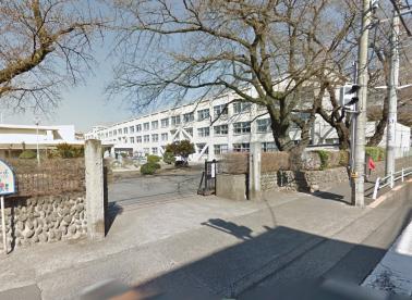 小学校　昭島市立富士見丘小学校（小学校）まで596m