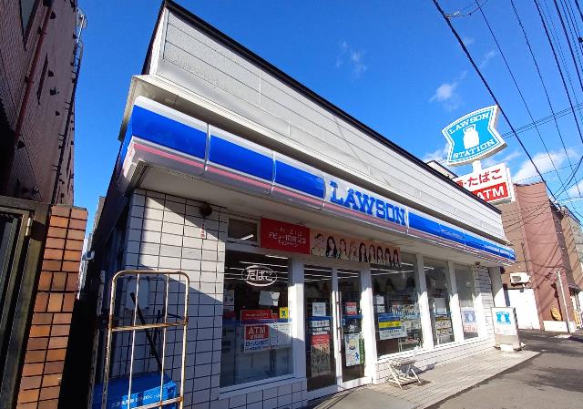 コンビニ　ローソン札幌南7条西店（コンビニ）まで130m