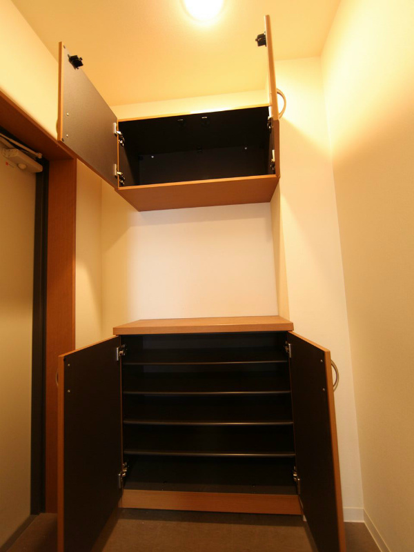 玄関　玄関　シューズボックス付