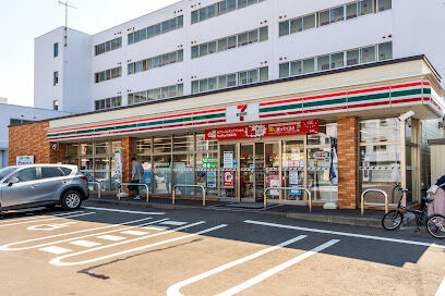 コンビニ　セブンイレブン札幌北28条店（コンビニ）まで128m