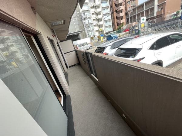 バルコニー　暖かな日差しのふりそそぐバルコニー