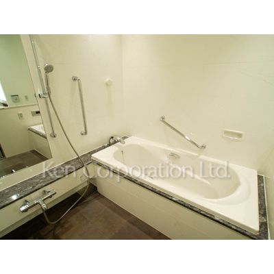 バス・シャワールーム　同タイプ5階のお部屋を撮影。仕様が異なることがあります。