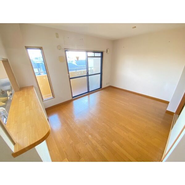 居室・リビング　床色が明るくて綺麗です♪