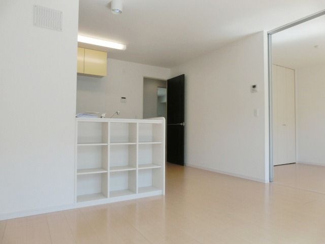 その他部屋・スペース　バルコニー側からのリビング