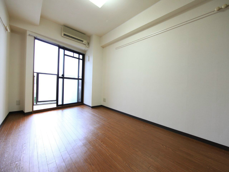 その他部屋・スペース　洋室8帖　南向き　エアコン完備