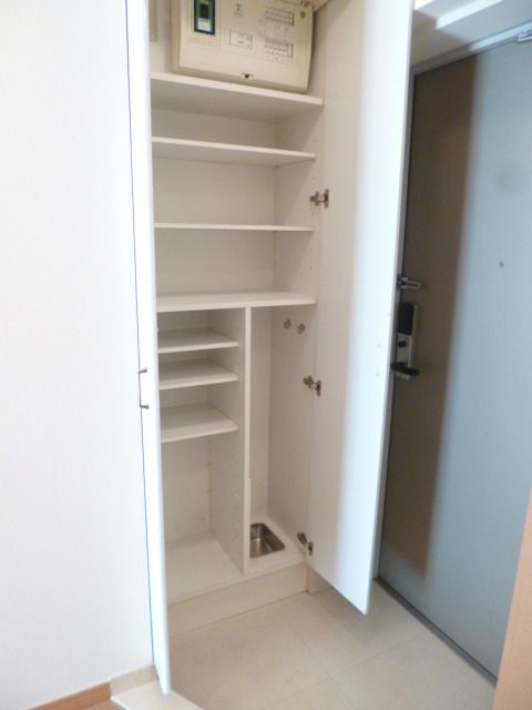 玄関　☆大きなシューズBOX☆傘立てもあります☆