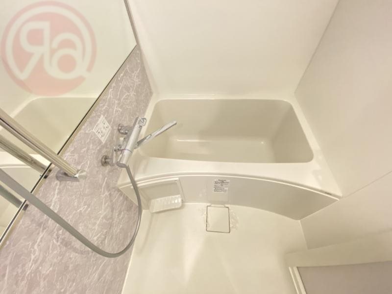 バス・シャワールーム　コンパクトで使いやすいお風呂です