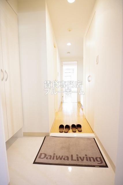 玄関　明るい玄関スペース！