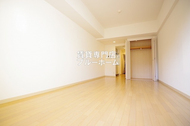 居室・リビング　10.4帖の広々とした洋室！