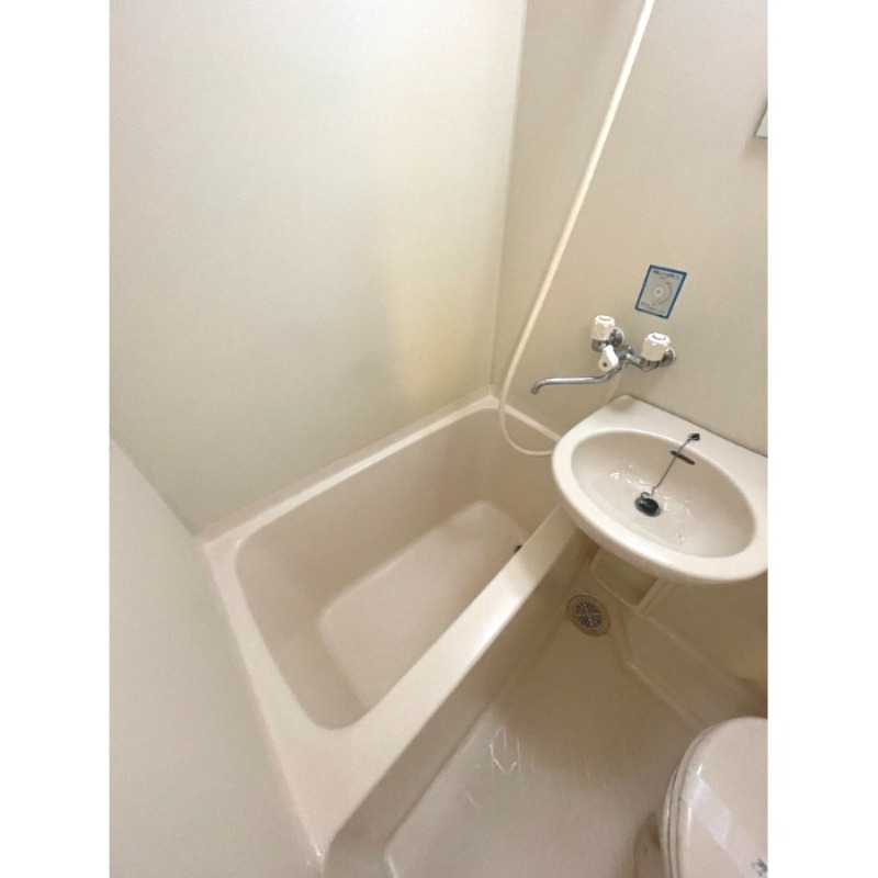 バス・シャワールーム　※同タイプの違うお部屋のお写真です。