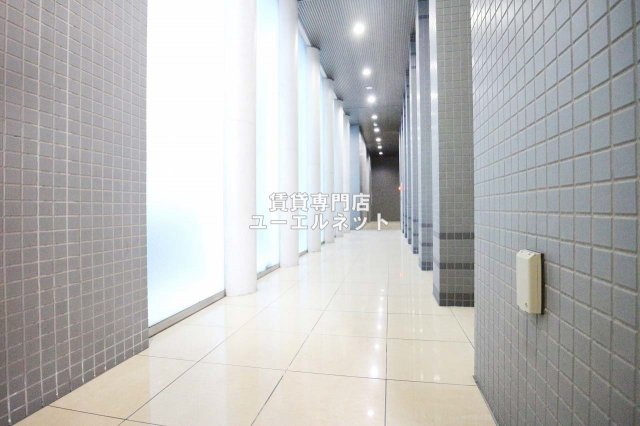 エントランス　毎日通る場所だからこそ、洗練された空間に