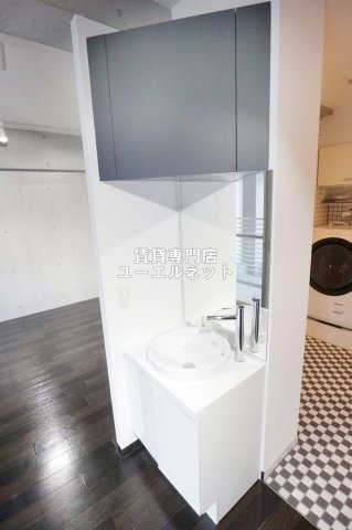 洗面設備　清潔感ある独立洗面台で毎日気持ちよく♪