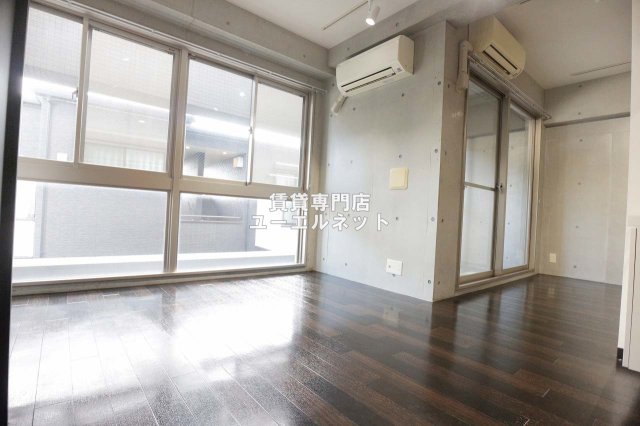 居室・リビング　ゆったりとくつろげる、落ち着きのある居室空間です