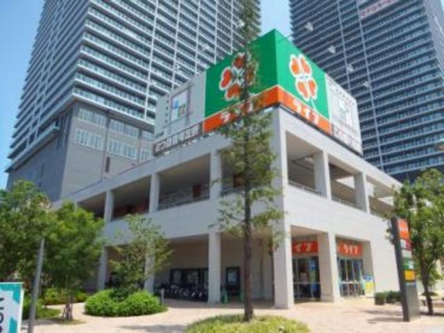 スーパー　ライフ久宝寺駅前店（スーパー）まで217m