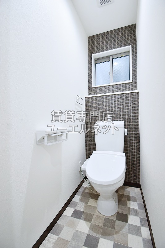 トイレ　温水洗浄便座付き