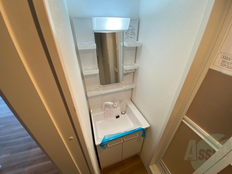 洗面設備　独立洗面台です。大きくてよいですね。シャンプーもできます！