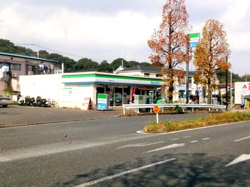 コンビニ　ファミリーマート鶴見環状二号店（コンビニ）まで497m