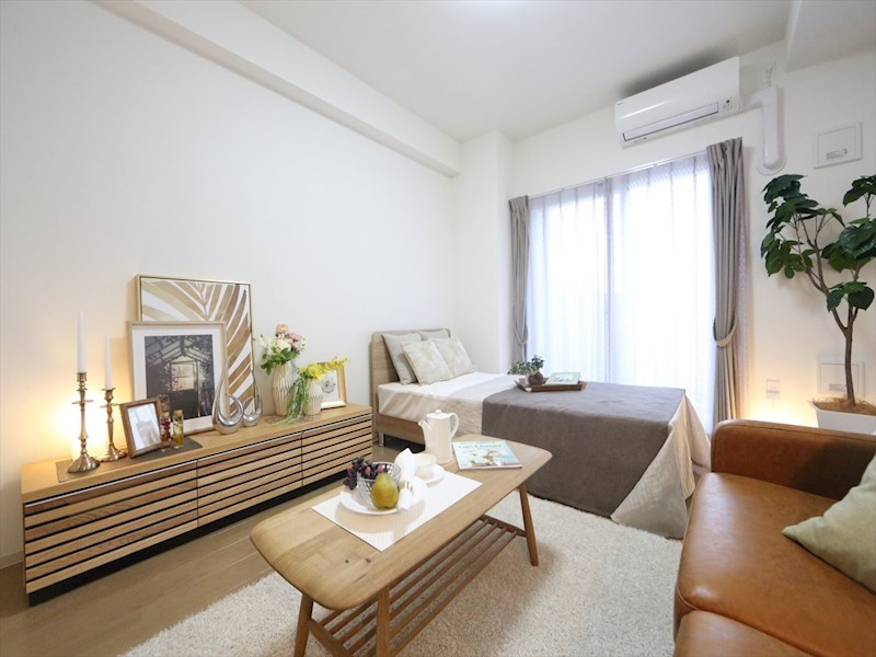 居室・リビング　洋室8.5帖　エアコン完備　クローゼット付　南面バルコニー