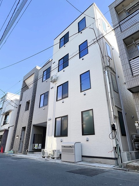 建物外観　４階建ての賃貸マンション