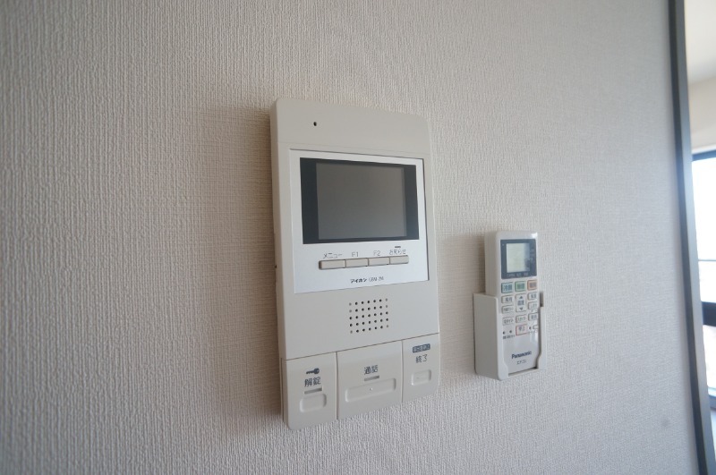 セキュリティ　モニター付きインターホン♪