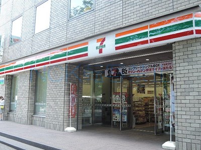コンビニ　セブンイレブン（コンビニ）まで63m