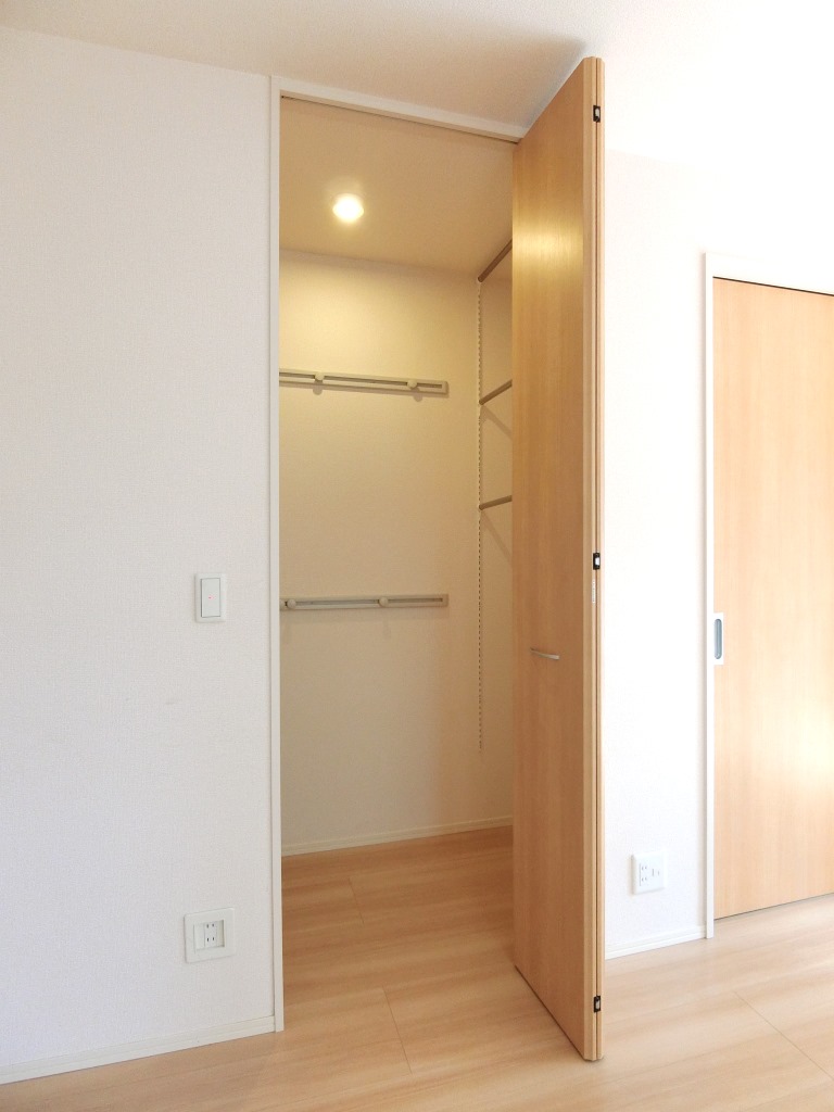 収納　ワンステップクローゼット