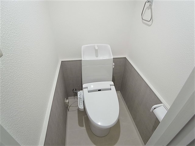 山の街サンクレバのトイレ写真