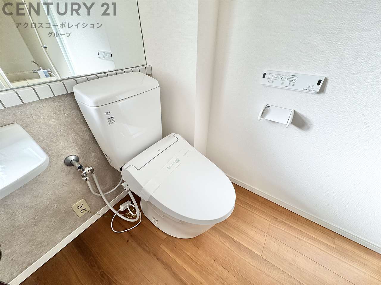トイレ　ウォシュレット付き