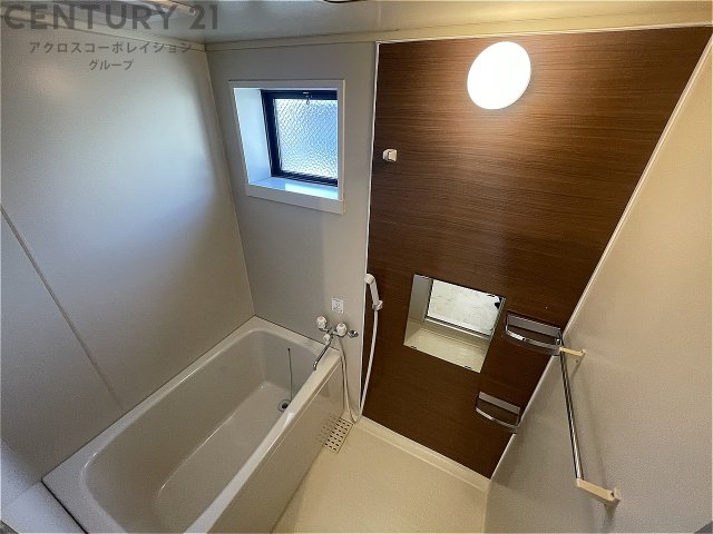 バス・シャワールーム　窓付きで換気に便利です♪