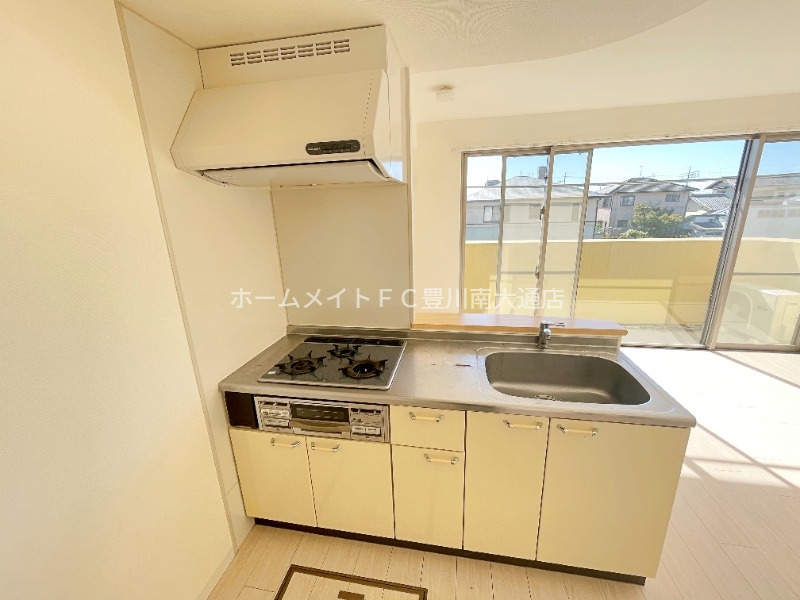 キッチン　同型別部屋写真（反転）