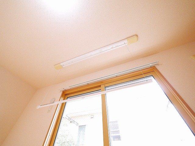 その他設備　室内物干しです