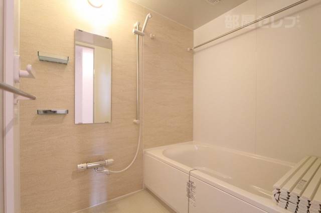 バス・シャワールーム　１１０２号室の写真を流用しました。