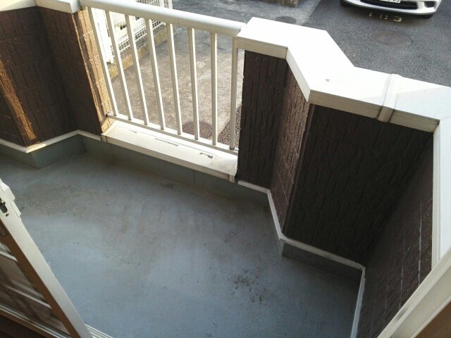 バルコニー　バルコニーからの眺めを楽しみながら食事をしませんか