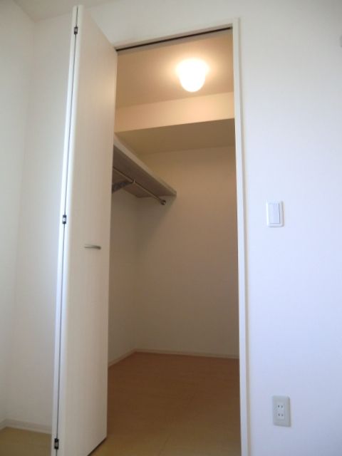 その他設備　ウォークインクロゼット完備　洋服の収納はご心配なく