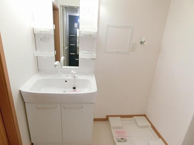 洗面設備　スペースが確保できる洗面所です