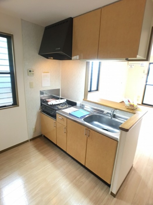 キッチン　ガスコンロ付き・対面キッチン