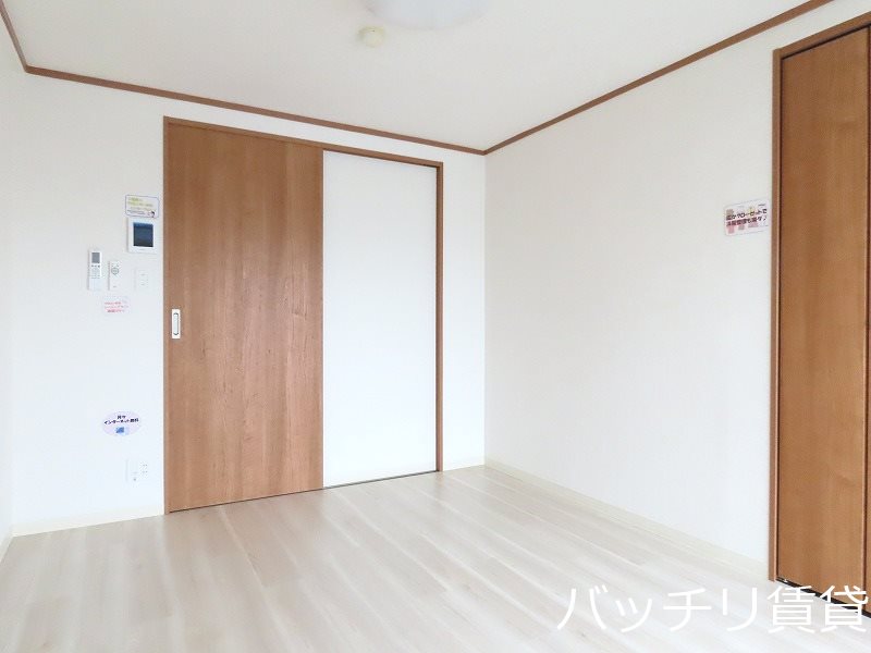 居室・リビング　入居中。別号室の写真。現況優先。