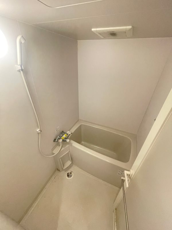 バス・シャワールーム　落ち着いた空間のお風呂です