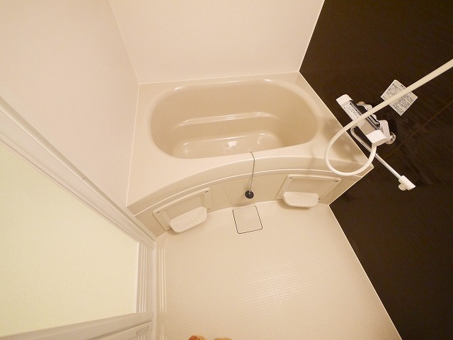 バス・シャワールーム　ゆったり過ごせるお風呂です