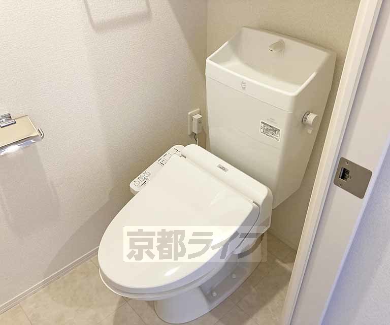 トイレ　ウォシュレット付きです・