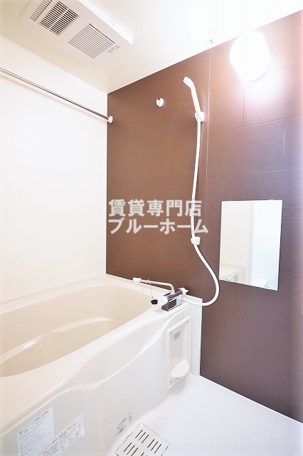 バス・シャワールーム　浴室乾燥機付きで雨の日も困りません！