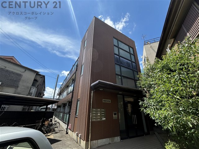 建物外観　オートロックで外部の人間が簡単に出入りできないため安心です！