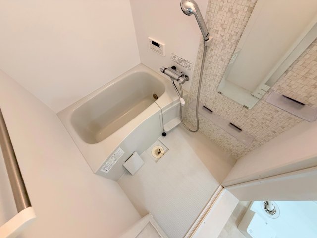 バス・シャワールーム　広めのお風呂は一日の疲れを癒してくれます。