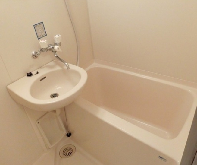 バス・シャワールーム　別部屋の画像を使用しております。